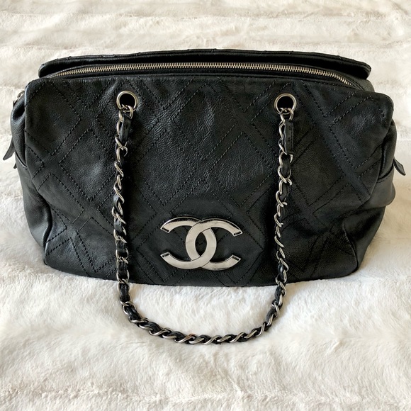 CHANEL Handbags - Chanel Diamond Stitch CC Shopper Tote